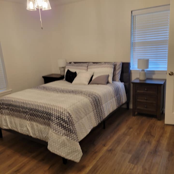 Dormitorio grande con colchón Queen Dream Cloud Premier: colchón de lujo para dormir