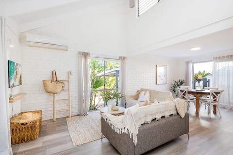 Top Airbnb: Luxe Cocus home in middle of Noosa with large pool in Noosa Heads