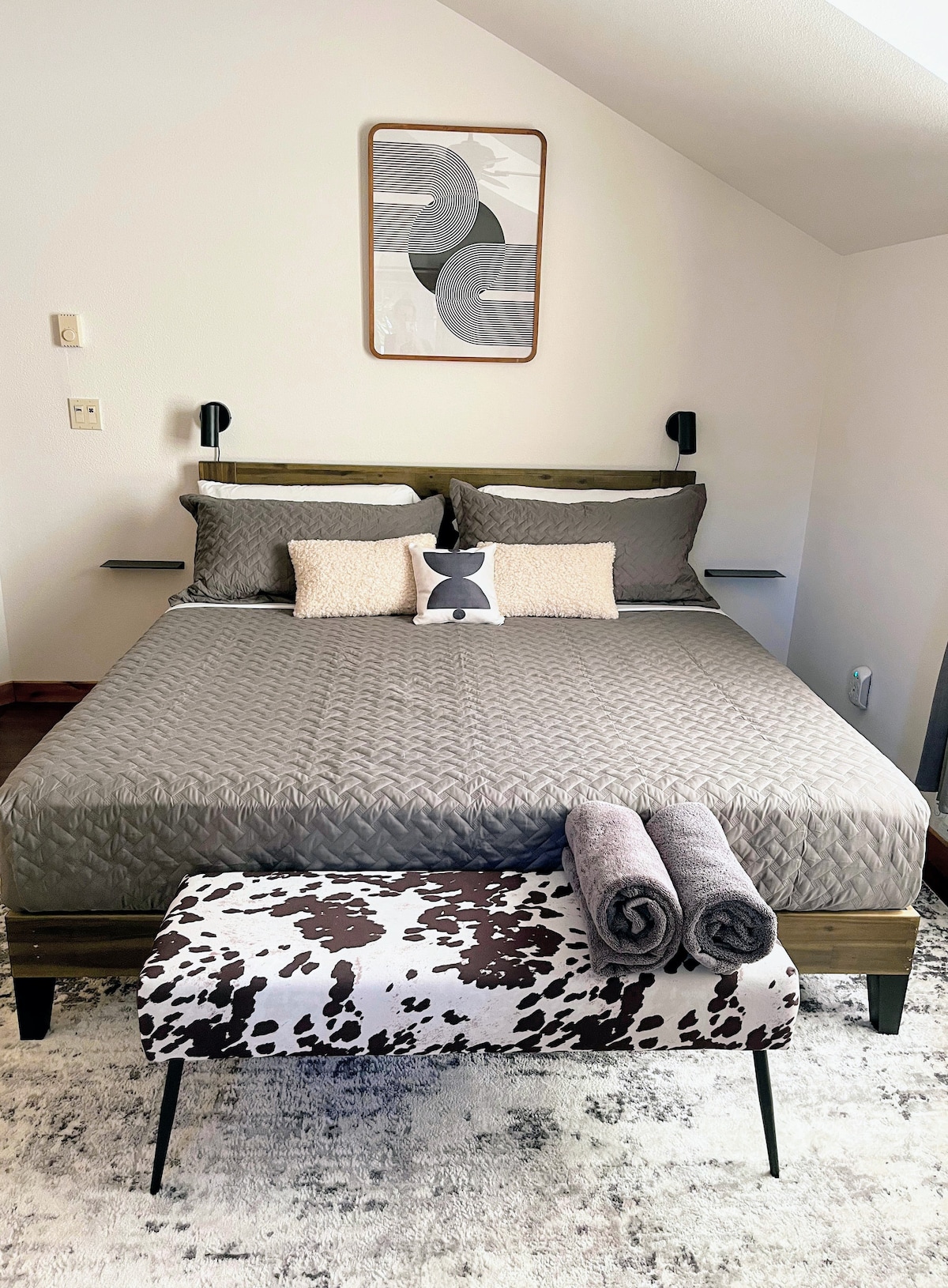 #Main Bedroom (King Bed)