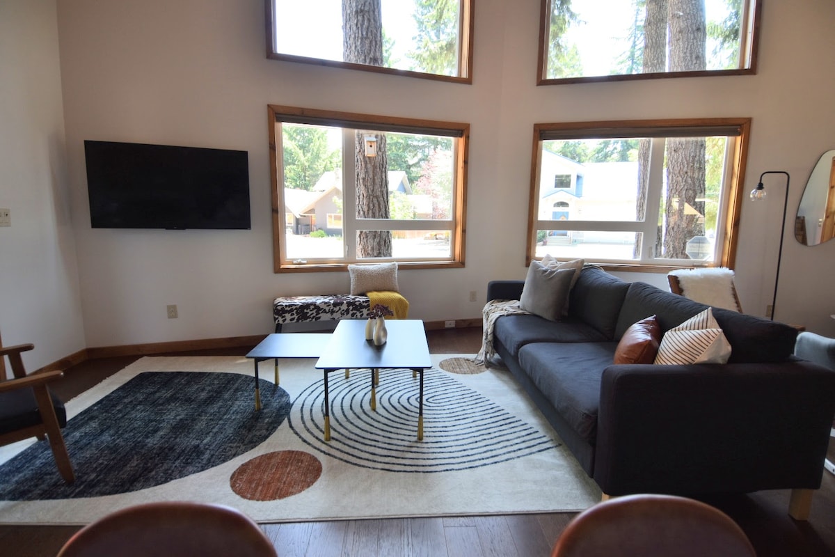 # Living room (Queen Sofa Bed)