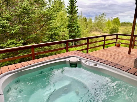 Cozy Cottage with HotTub. Winter / Summer Vacation