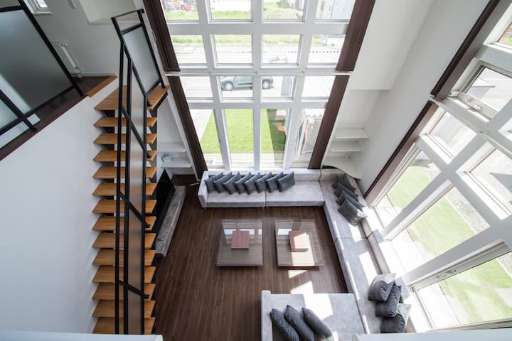 【上富良野】Private 250㎡ Villa｜16ppl｜High Ceiling Living