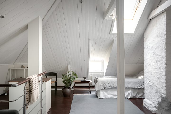 Спалня в таванско
легло 90 см