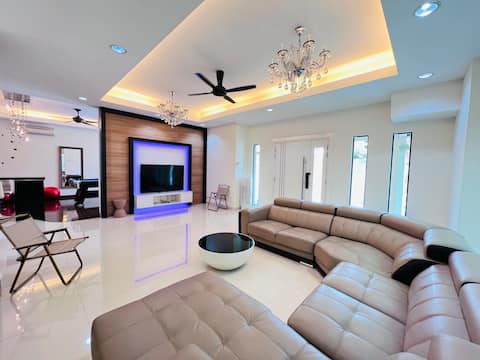 Wonderful Bungalow Puchong for 18 Pax