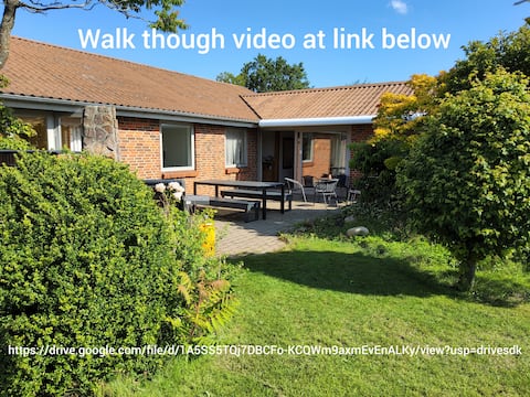 Central Microflat, parking, BBQ, garden