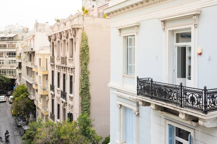 Sophisticated 2BR Apartment in Heart of Plaka gallery image 5