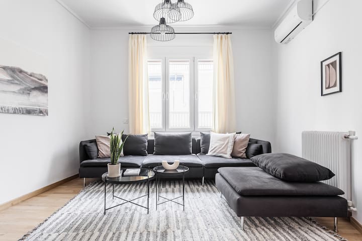 Sophisticated 2BR Apartment in Heart of Plaka