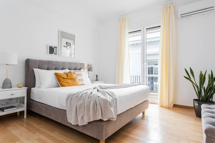 Sophisticated 2BR Apartment in Heart of Plaka gallery image 4