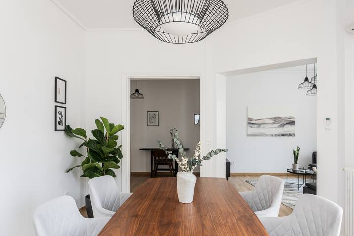 Sophisticated 2BR Apartment in Heart of Plaka gallery image 2