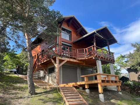 Lakefront cottage
