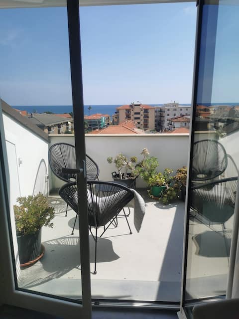 The Nordic Loft - 300m from the sea and private parking