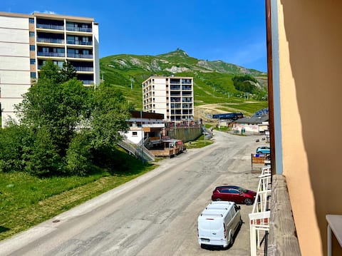 Popular Airbnb listing: Large terrace overlooking the slopes in Fontcouverte La Toussuire