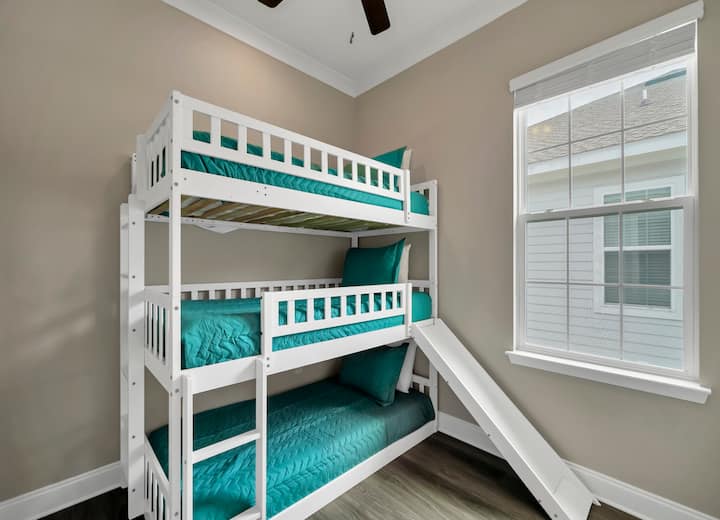 Stapelbed Slaapkamer met 3 bedden