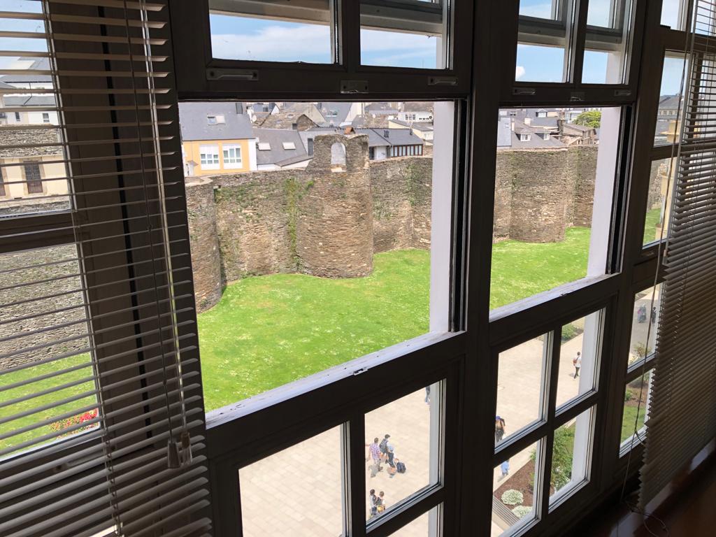 Successful Airbnb property: Historic Center and Roman walls. 2 parking incl. in Lugo