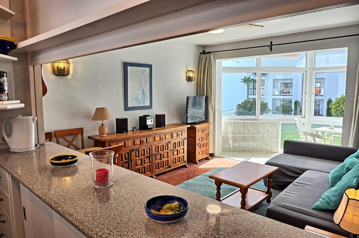 The lounge with air conditioning, ceiling fan, sofa bed, dining room table, which opens onto the terrace 