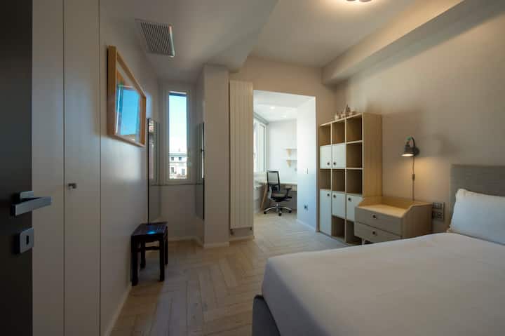 Двойно легло с работно пространство