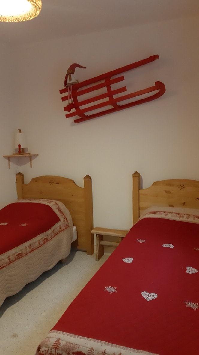 Საძინებელი 2 ერთადგილიანი საწოლი