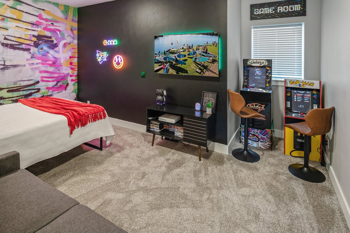 Chumba cha kulala # 4/Chumba cha Mchezo
Kitanda cha Malkia, kitanda cha Futoni, T.V, SANDUKU LA X, michezo ya Arcade, Sinema