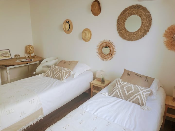 2号卧室独立床或两张单人床