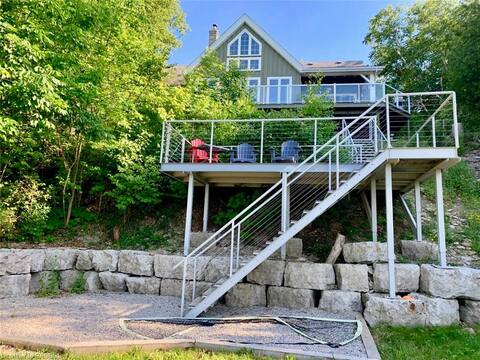 Zeta's Beachfront Cottage on Georgian Bay