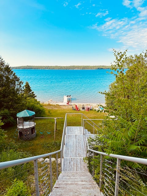 Zeta's Beachfront Cottage on Georgian Bay
