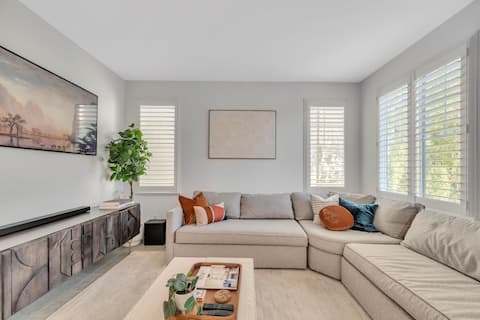 Top performing Airbnb: $1.8M Luxe MeiCasa | 5min Levi | EV | Massage Beds in Santa Clara