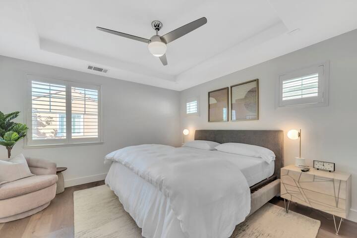 $1.8M Luxe MeiCasa | 5min Levi | EV | Massage Beds gallery image 4