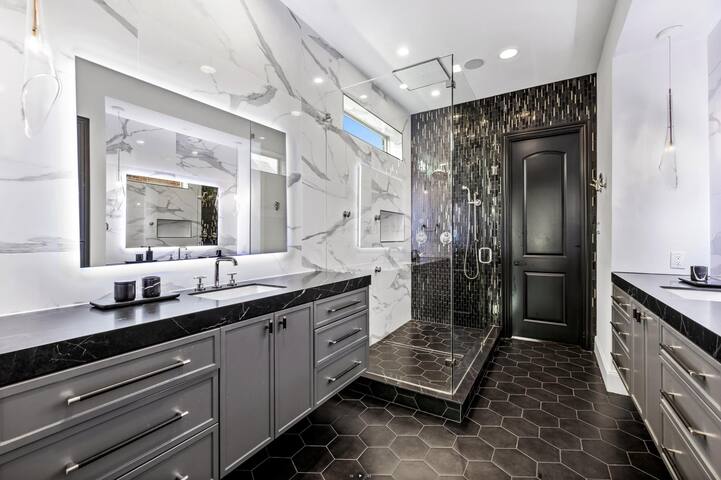 The Lux gallery image 4