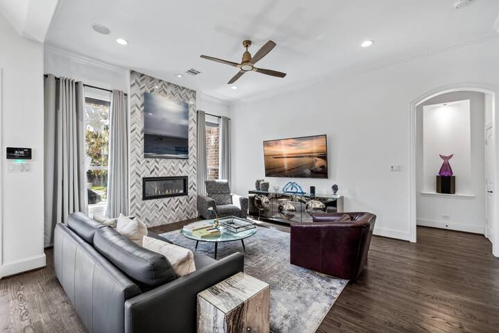 The Lux gallery image 2