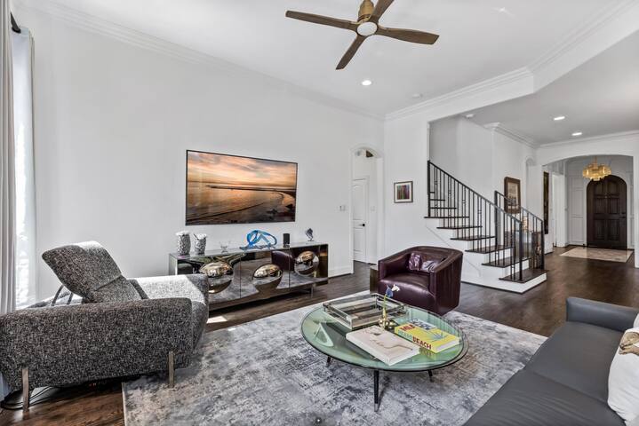 The Lux gallery image 5