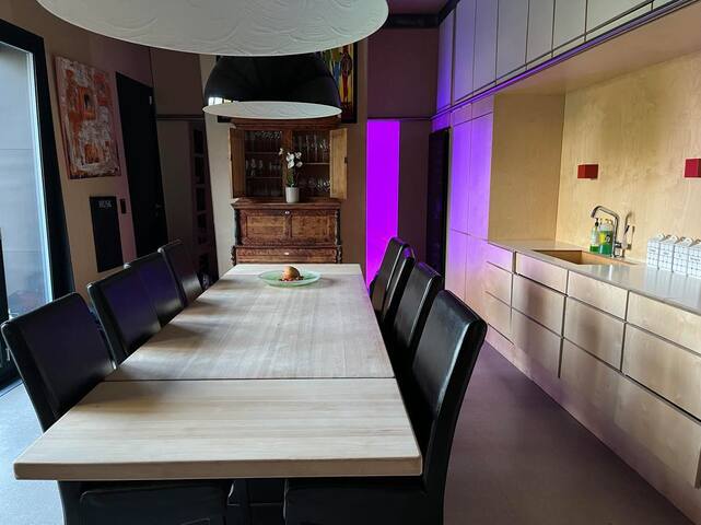 Unikt hus med spektakulært kjøkken og deilig hage gallery image 4