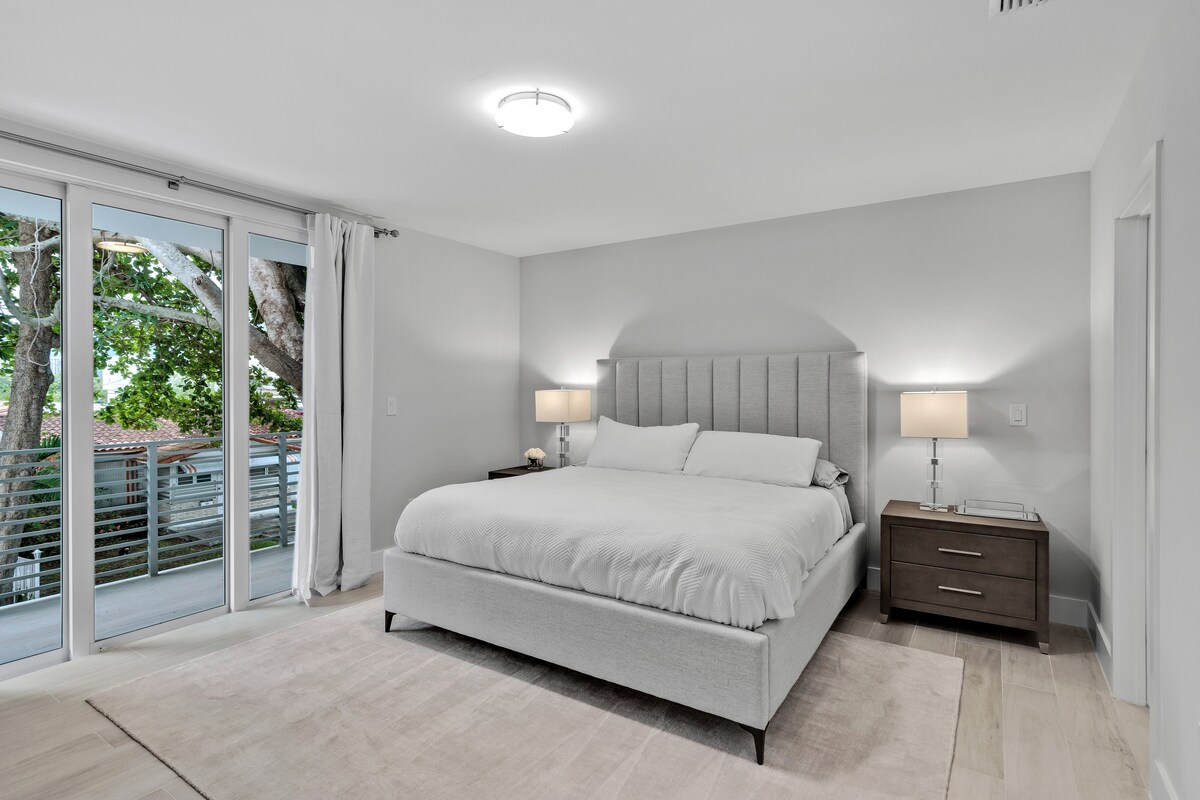 Prekrasna spavaća soba!  Kupaonica i ormar! 