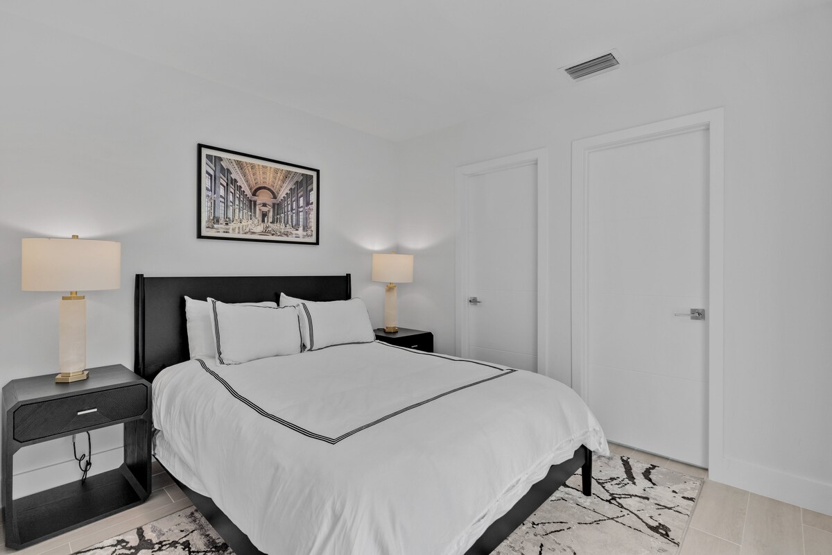 Prekrasan prostor, kupaonica i ormar! 