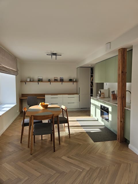 Spacious apartment at the foot of the Castle hills