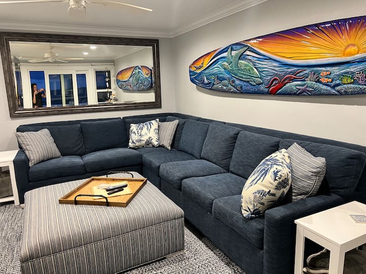 Dhomë ndenjeje me shkallë më poshtë 