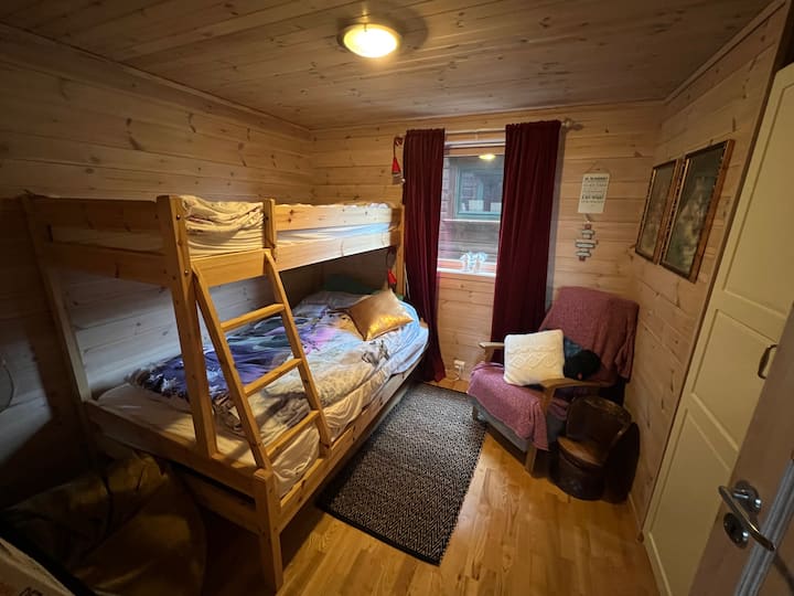 Habitación con litera para 3 personas.