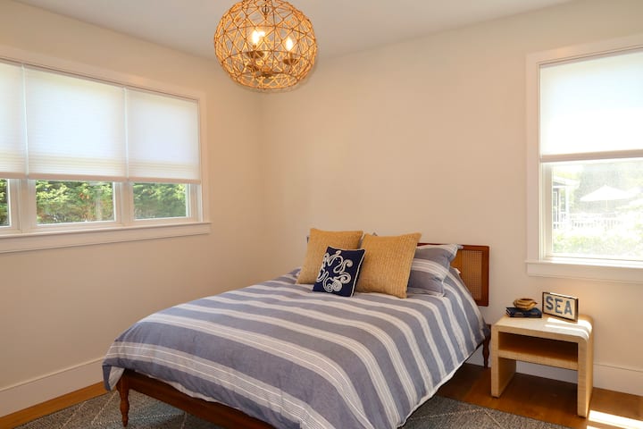 Საძინებელი 2- Queen ზომა საწოლი