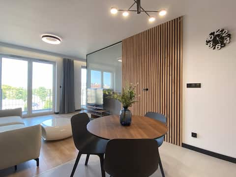 Top performing Airbnb: Comfort City Center Apartment《Free parking》 in Przedmieście Oławskie