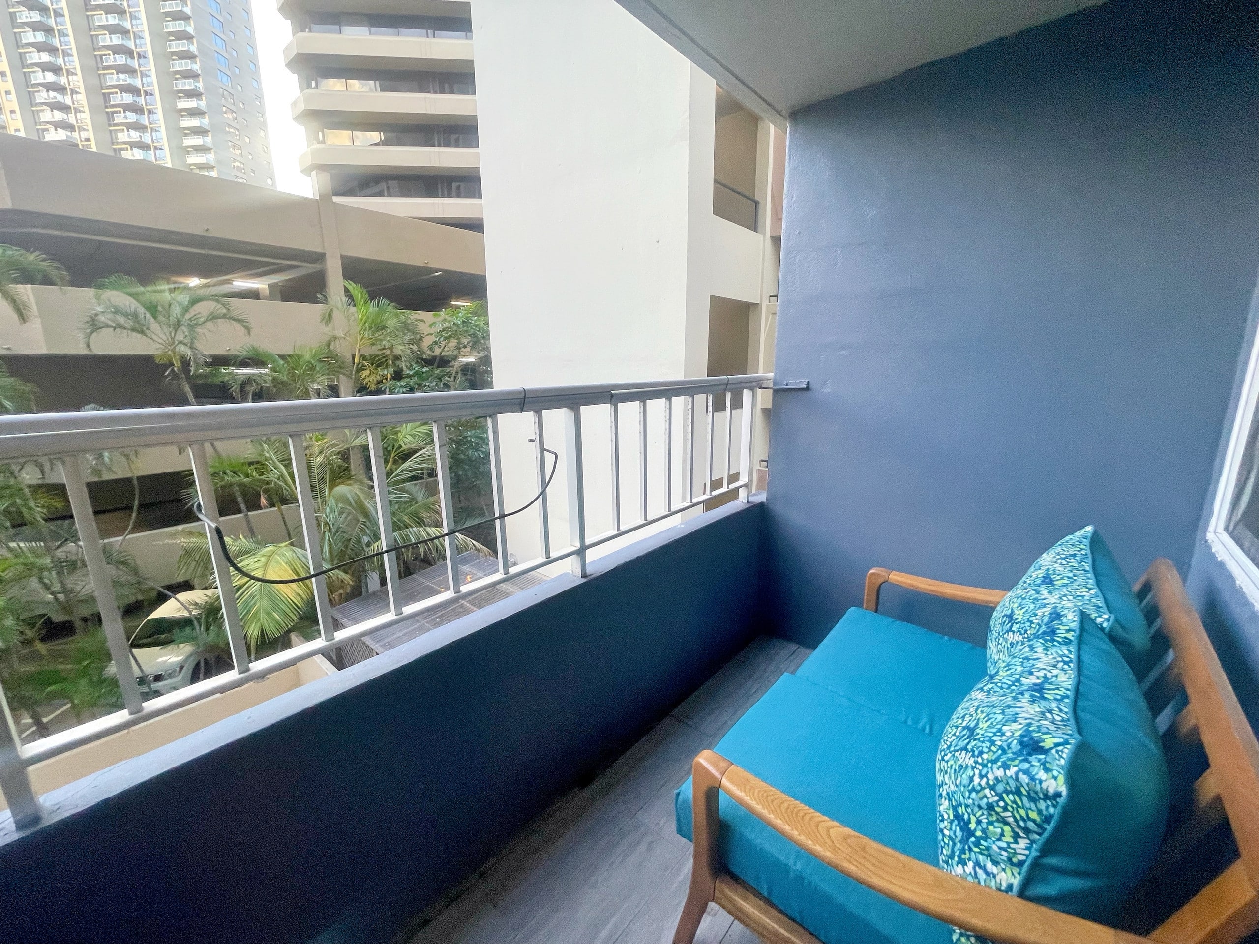 Condo in Honolulu · ★4.82 · 2 bedrooms · 2 beds · 1 private bath - Image 13