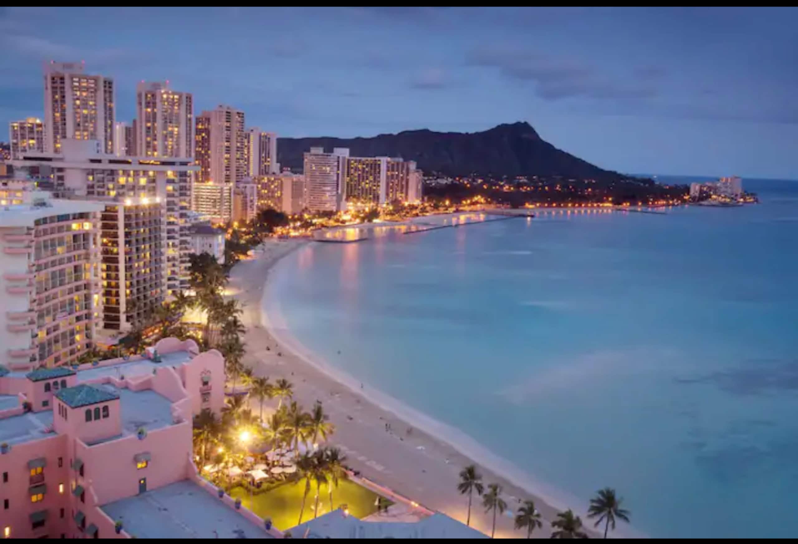Condo in Honolulu · ★4.82 · 2 bedrooms · 2 beds · 1 private bath - Image 31