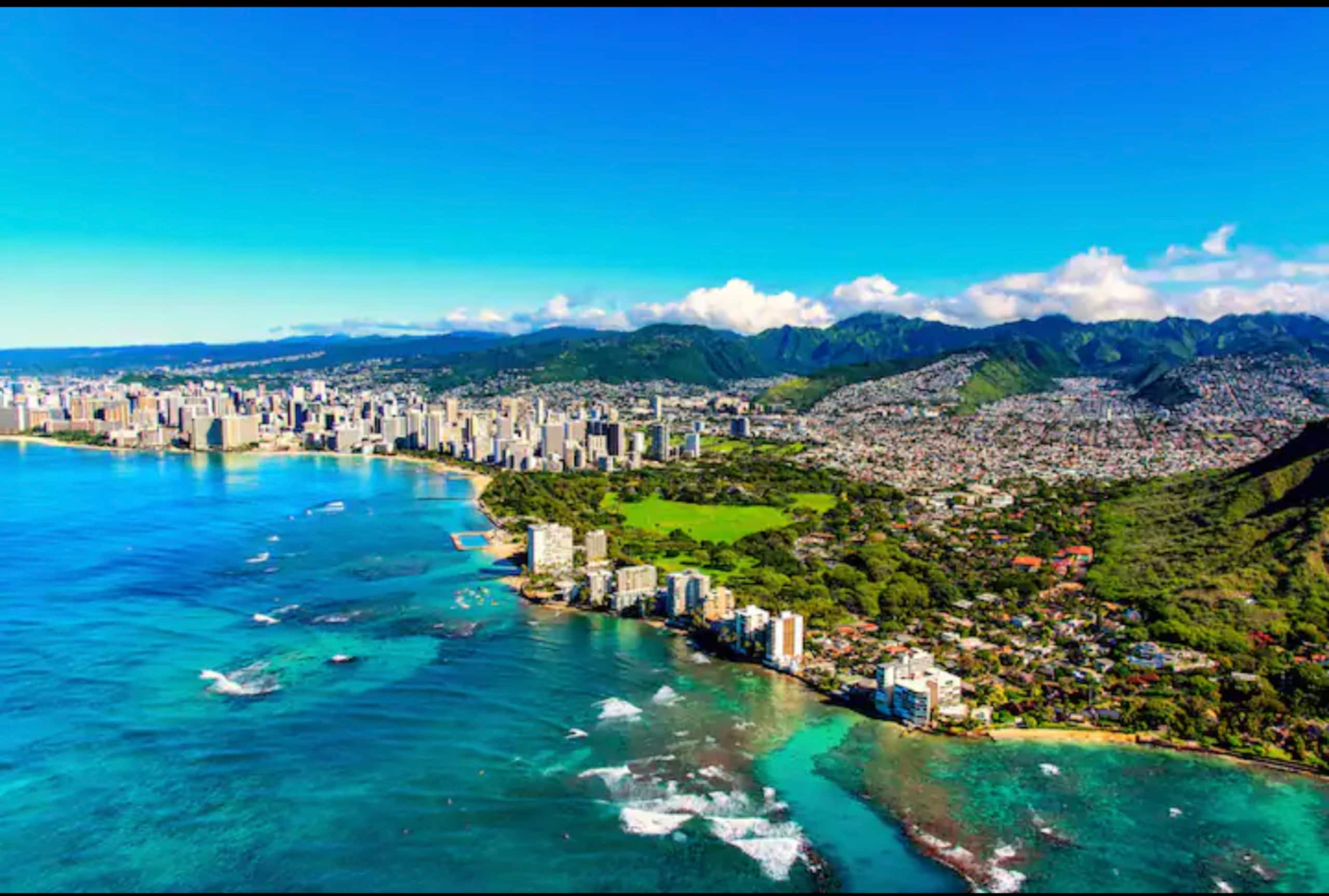 Condo in Honolulu · ★4.82 · 2 bedrooms · 2 beds · 1 private bath - Image 24