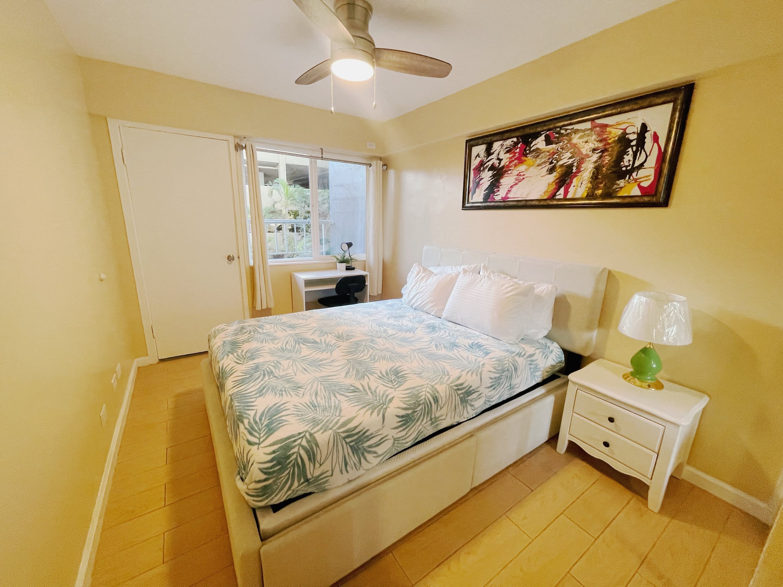 Condo in Honolulu · ★4.82 · 2 bedrooms · 2 beds · 1 private bath - Image 8