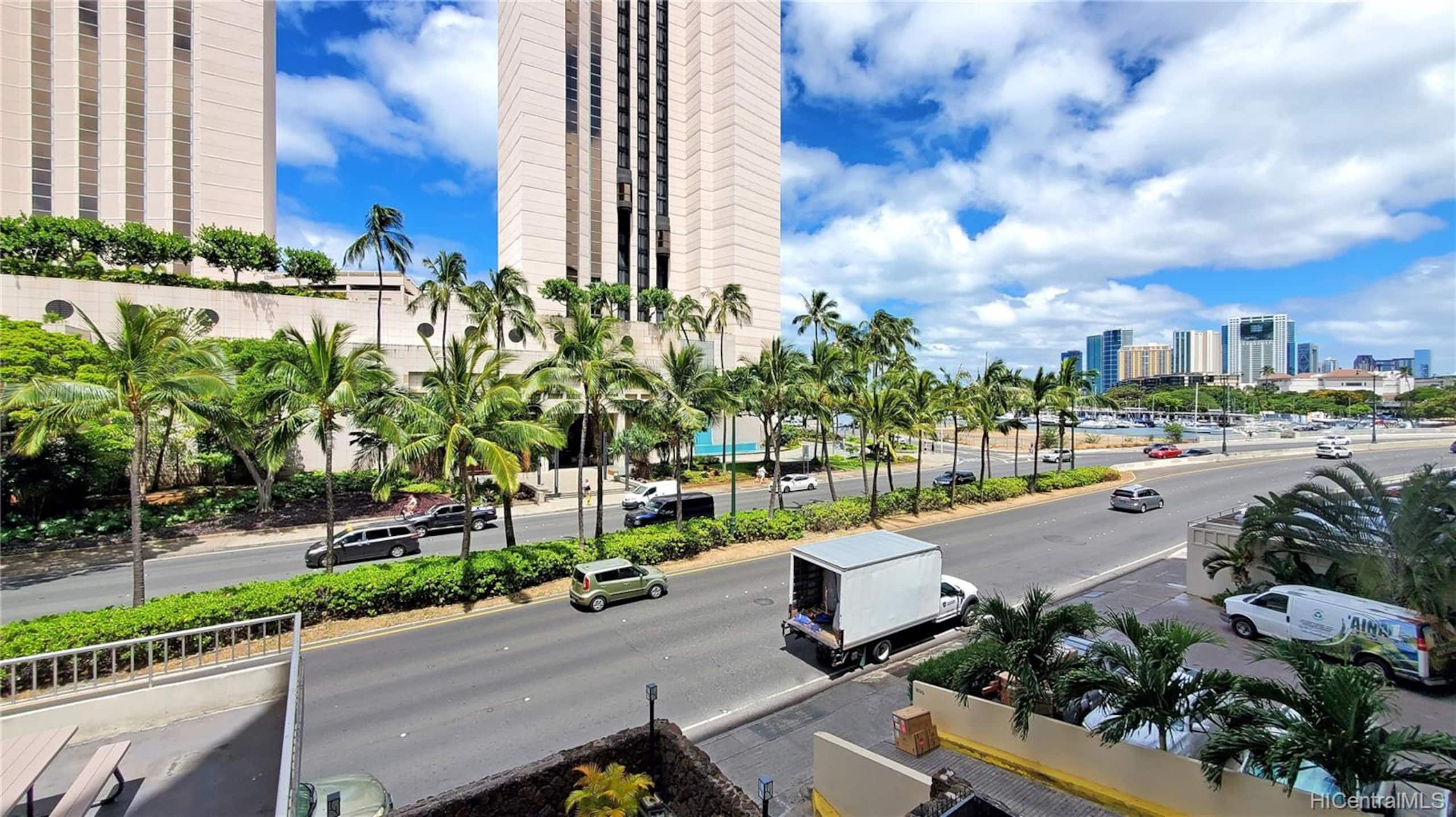 Condo in Honolulu · ★4.82 · 2 bedrooms · 2 beds · 1 private bath - Image 22