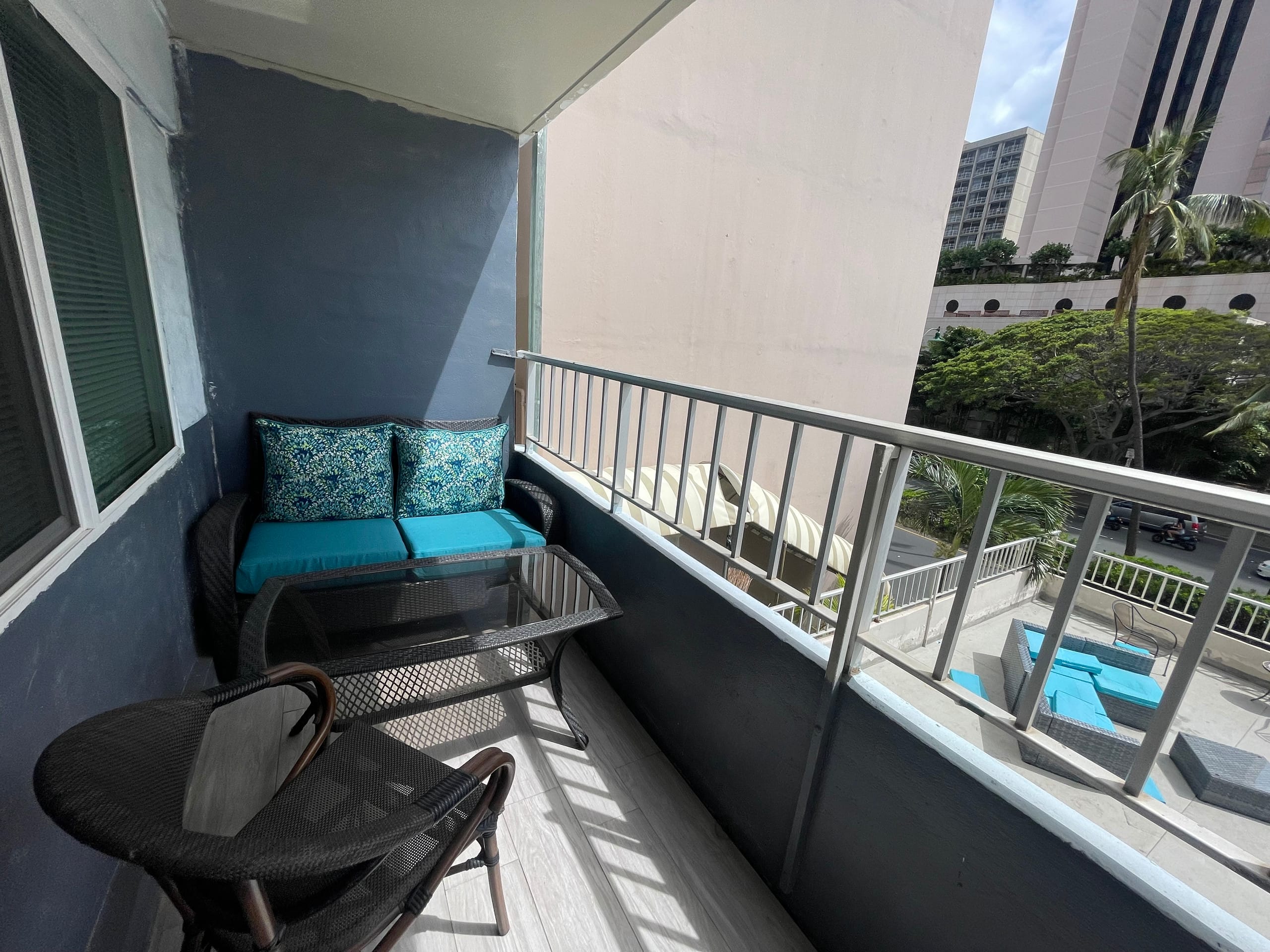 Condo in Honolulu · ★4.82 · 2 bedrooms · 2 beds · 1 private bath - Image 14