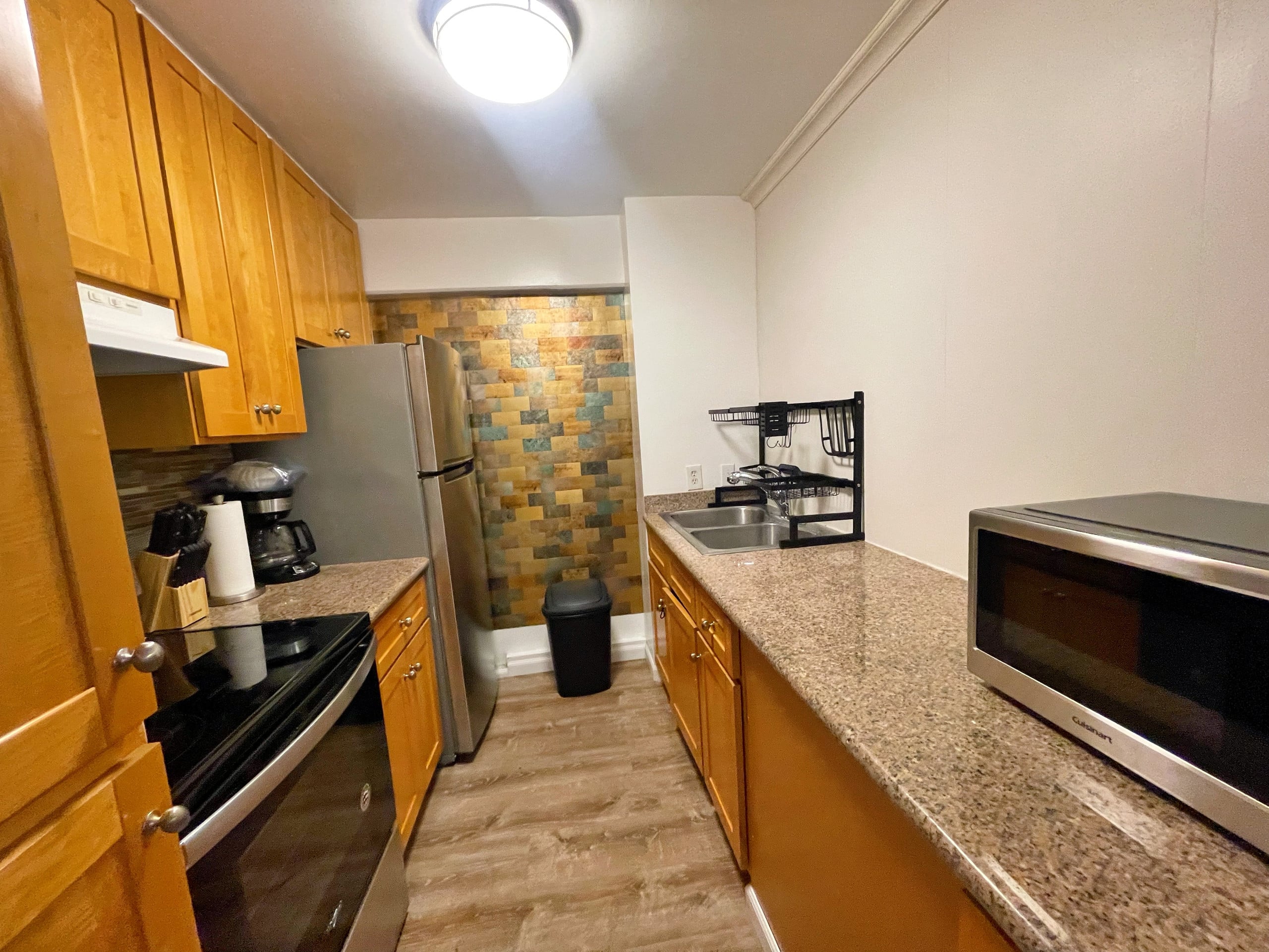 Condo in Honolulu · ★4.82 · 2 bedrooms · 2 beds · 1 private bath - Image 5
