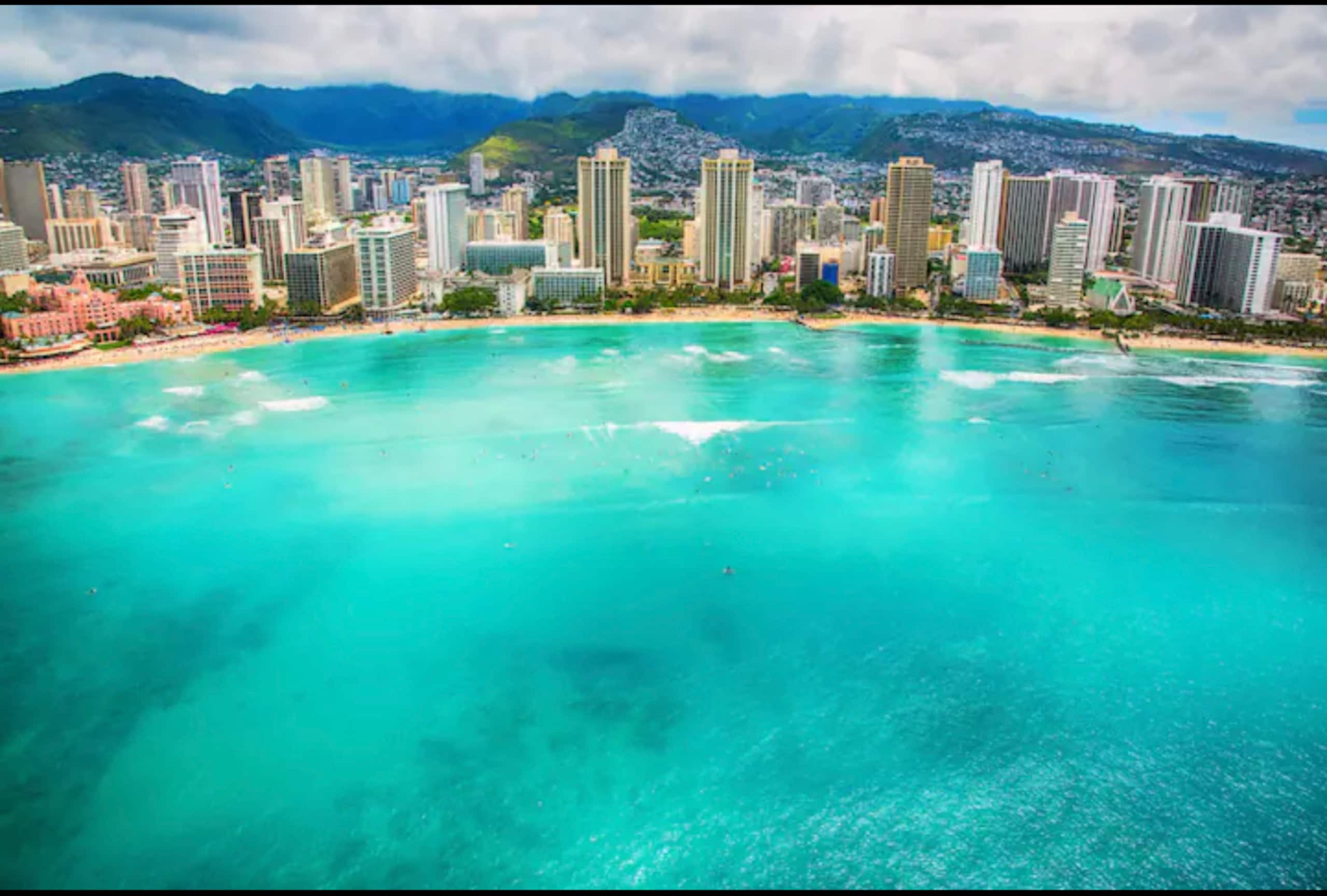 Condo in Honolulu · ★4.82 · 2 bedrooms · 2 beds · 1 private bath - Image 33