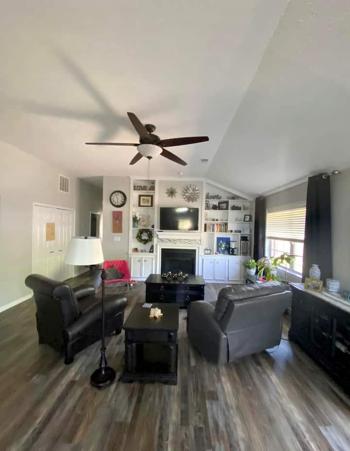 Home Office With Queen Bed - Lexington, KY