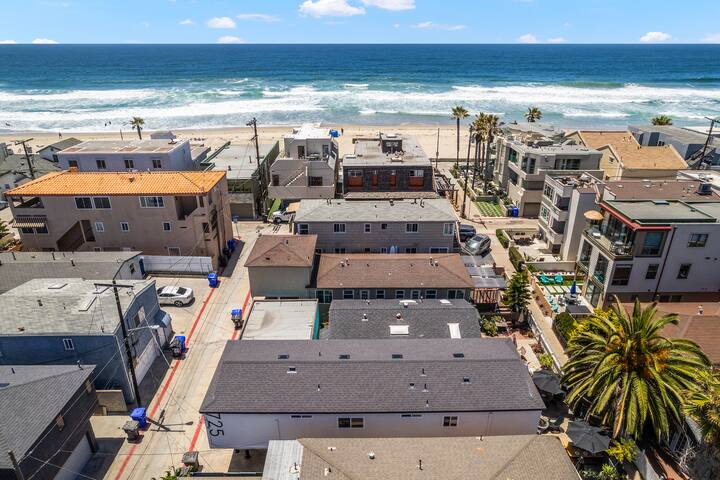 2Bdrm, 30 Sec to Beach w/Parking