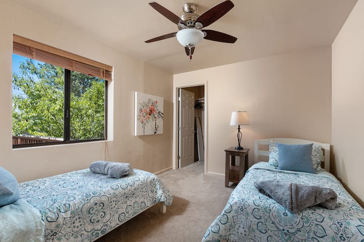 ห้องนอนที่สามมีเตียงแฝดสองหลัง