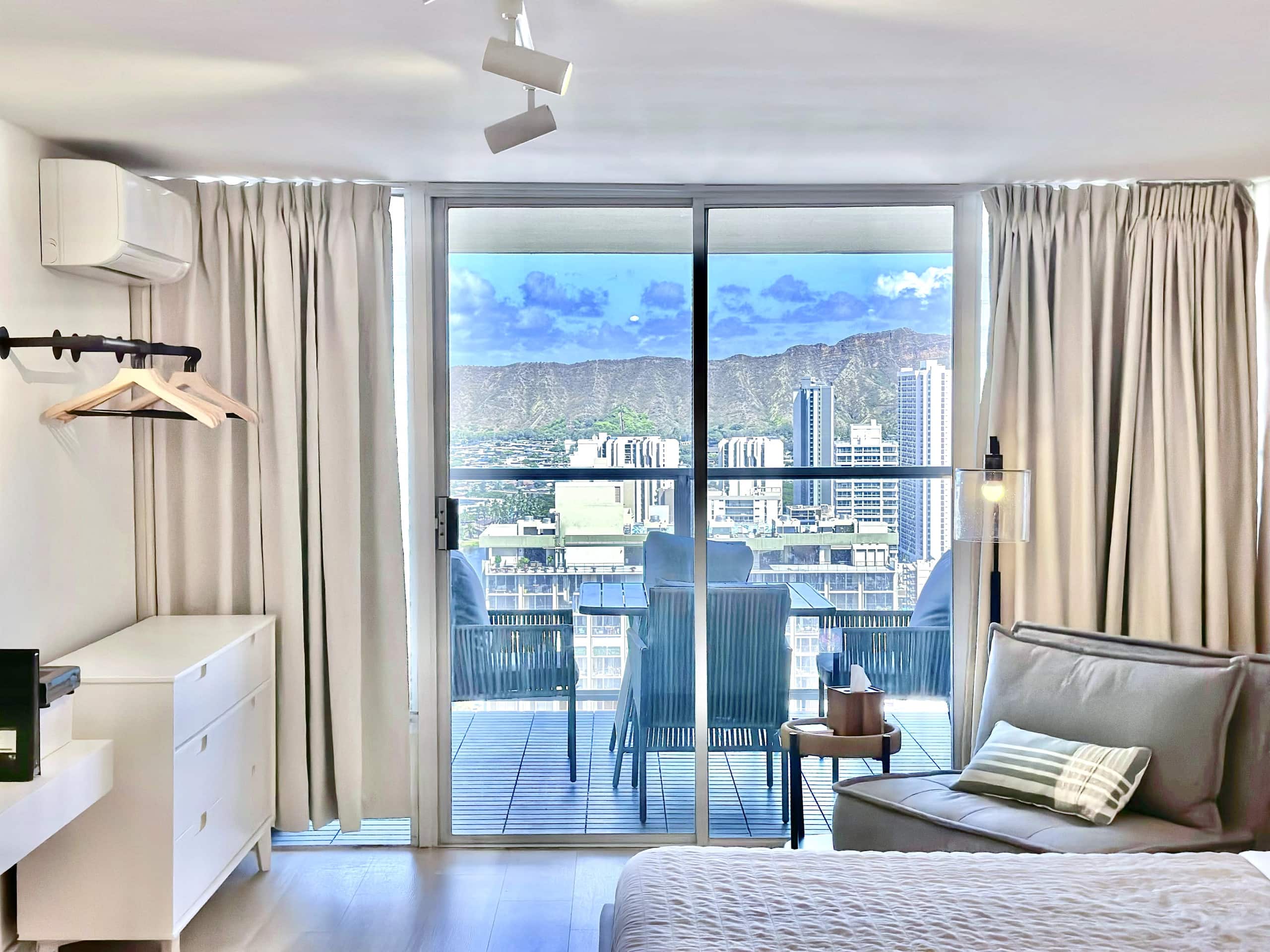 37FL-High-FL Studio w/Diamond Head  & Ocean Views - Image 1